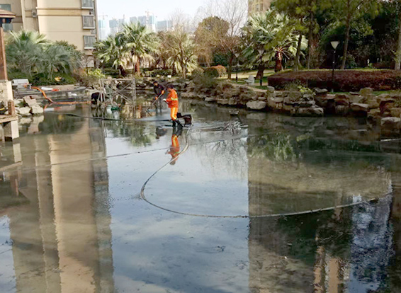 横栏镇景观池淤泥清理